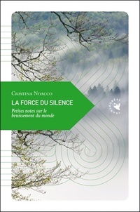  Achetez le livre d'occasion La force du silence. Petites notes sur le bruissement du monde de Cristina Noacco sur Livrenpoche.com 