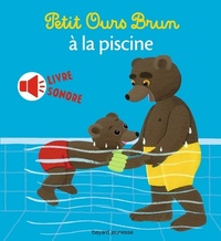  Achetez le livre d'occasion Petit ours brun à la piscine de Marie Aubinais sur Livrenpoche.com 