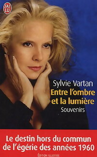  Achetez le livre d'occasion Entre l'ombre et la lumière de Sylvie Vartan sur Livrenpoche.com 