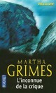  Achetez le livre d'occasion L'inconnue de la crique de Martha Grimes sur Livrenpoche.com 