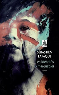  Achetez le livre d'occasion Les identités remarquables de Sébastien Lapaque sur Livrenpoche.com 