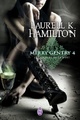  Achetez le livre d'occasion Merry Gentry Tome IV : Les assauts de la nuit de Laurell K. Hamilton sur Livrenpoche.com 