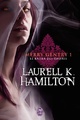  Achetez le livre d'occasion Merry Gentry Tome I : Le baiser des ombres de Laurell K. Hamilton sur Livrenpoche.com 