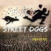  Achetez le livre d'occasion Street dogs. Chiens des rues sur Livrenpoche.com 