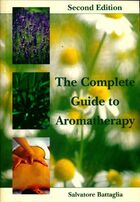  Achetez le livre d'occasion The complète guide to aromatherapy sur Livrenpoche.com 