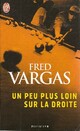  Achetez le livre d'occasion Un peu plus loin sur la droite de Fred Vargas sur Livrenpoche.com 