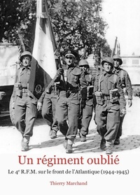  Achetez le livre d'occasion Un régiment oublié : Le 4e RFM sur le front de l'Atlantique de Thierry Marchand sur Livrenpoche.com 